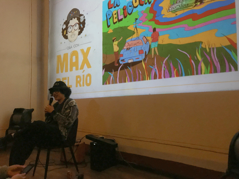 Max del Rio respondiendo preguntas en el Interestela Cinema